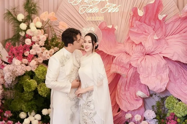 Đám hỏi môn đăng hộ đối chấn động Việt Nam: Cô dâu 1m80, chú rể 1m90, biết gia thế mà choáng ngợp