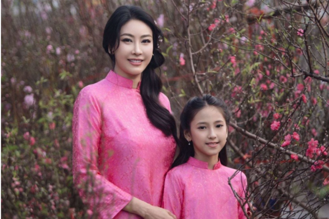 Mỹ nhân duy nhất Việt Nam đăng quang hoa hậu ở tuổi 16 khoe con gái xinh đẹp, thanh tú không kém mẹ