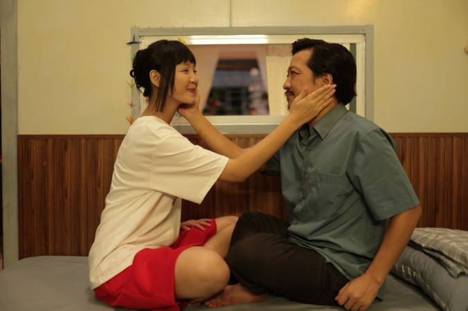 Trường Giang bị hất văng