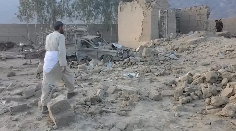 Giao tranh dữ dội đã nổ ra, trong đó Pakistan tuyên bố có hơn 300 người Afghanistan thiệt mạng. Afghanistan vẫn chưa phản hồi