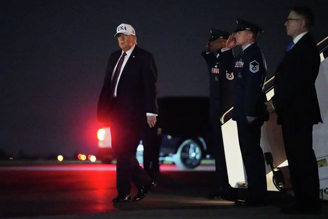 Ông Trump nói về các cuộc tấn công quân sự chống lại Iran: "Sau khi chiến dịch kết thúc, tôi sẽ tiếp quản chính phủ của các bạn."
