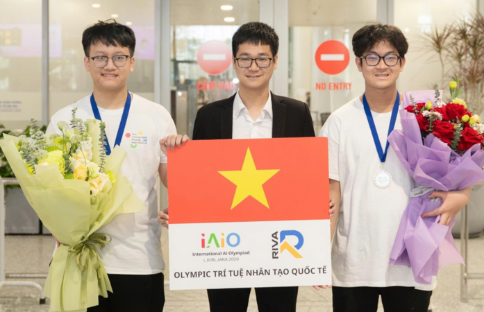 Một lớp có 2 nam sinh cùng giành huy chương Bạc Olympic Trí tuệ nhân tạo quốc tế