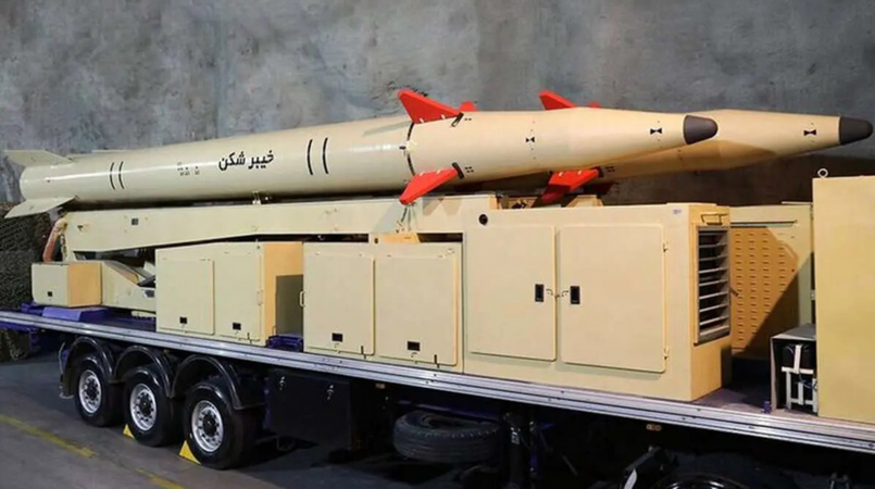 Iran phóng tên lửa vào Tel Aviv và căn cứ Mỹ, tuyên bố chuyển sang vũ khí hạng nặng