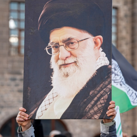 Tình báo Mỹ: lãnh đạo Iran vẫn còn nguyên vẹn