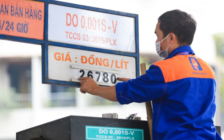 Vì sao giá xăng RON95 tăng?