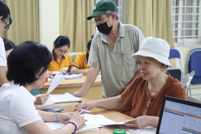 Mức lương hưu bao nhiêu thì chọn phương án 2 sẽ có lợi hơn?