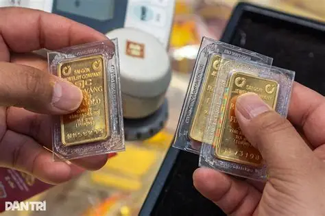 Vì sao giá vàng quay đầu giảm: Áp lực từ quốc tế hay tâm lý chốt lời và đồng USD tăng giá?