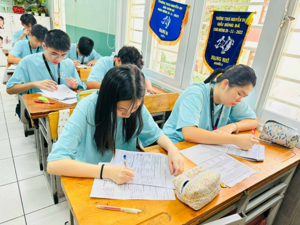 5 thầy cô hiệu trưởng các trường chuyên lớn của Hà Nội khuyên gì các phụ huynh có con thi chuyên năm nay?