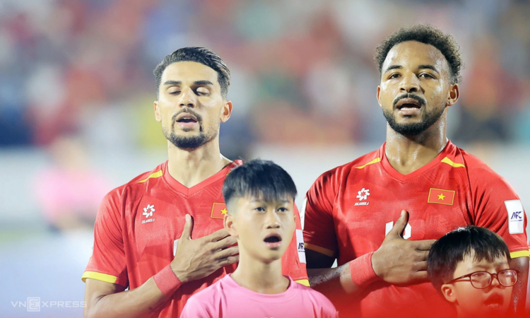CĐV Thái Lan: 'Tuyển Việt Nam trông lạ lẫm khi có cầu thủ nhập tịch'
