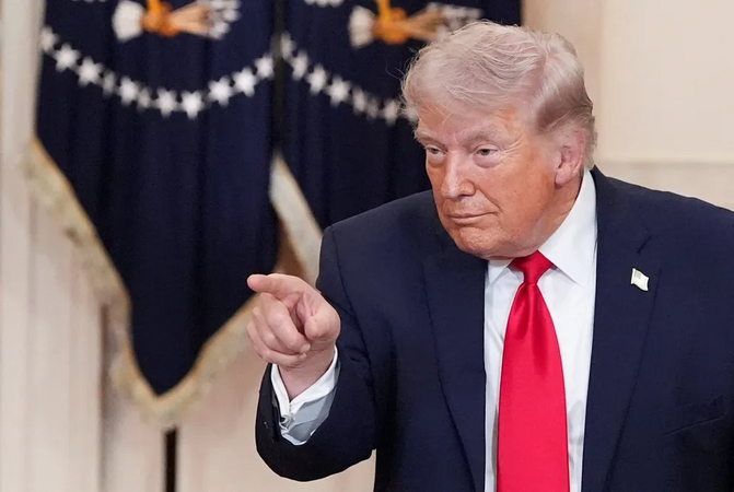 Phát ngôn gây sốc của ông Donald Trump làm dấy lên tranh cãi chính trị và lo ngại leo thang xung đột