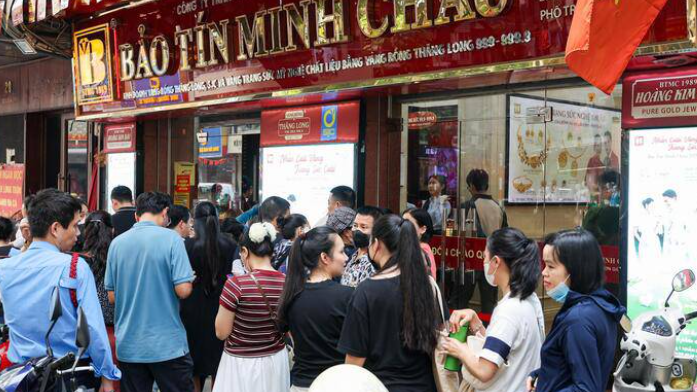 Bảo Tín Minh Châu nói gì khi khách ồ ạt bán vàng, cửa hàng không trả tiền ngay?