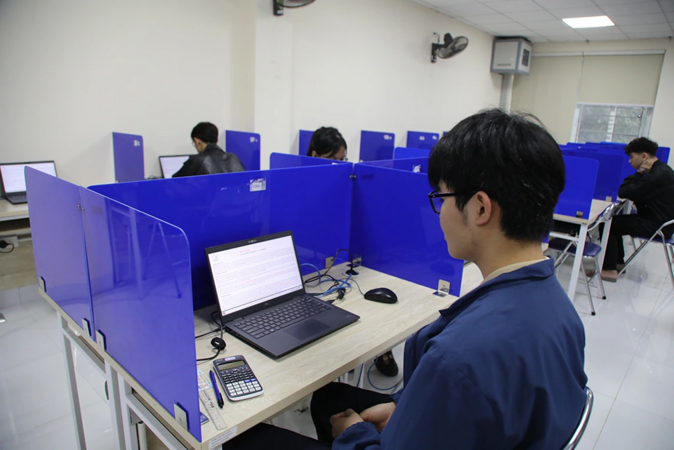 Có phải sắp tới thi tốt nghiệp THPT sẽ chuyển hẳn sang máy tính không?