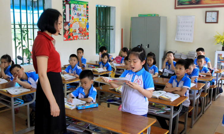 Hệ số lương đặc thù của nhà giáo là gì?