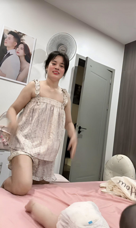 Đang viral: Mẹ chồng sinh năm 1981 với nhan sắc trẻ trung, xinh đẹp, được con dâu đăng video "tuyển chồng cho mẹ" sau 20 năm ở vậy nuôi con