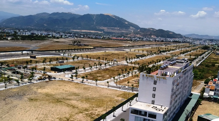 Dự án của Phúc Sơn tại sân bay Nha Trang: Xuống tiền tỷ mà hàng trăm người vaaxcn chưa được giao đất bao năm