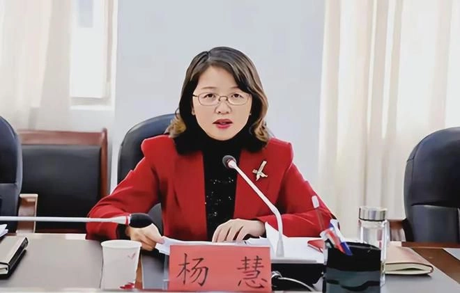 Nữ “quan chức ngành y” Trung Quốc ngã ngựa vì mê biệt thự trăm tỷ