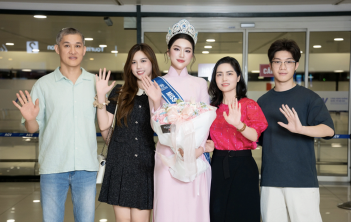 Bố làm kinh doanh, mẹ là kế toán – gia đình Hoa hậu Phương Oanh gây chú ý