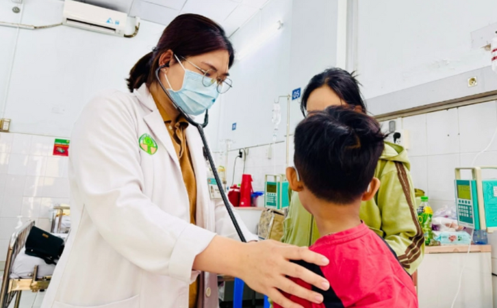 Nghi ngộ độc thực phẩm tại trường tiểu học ở TP.HCM: Ca mắc tăng lên 46, xuất hiện trường hợp nặng