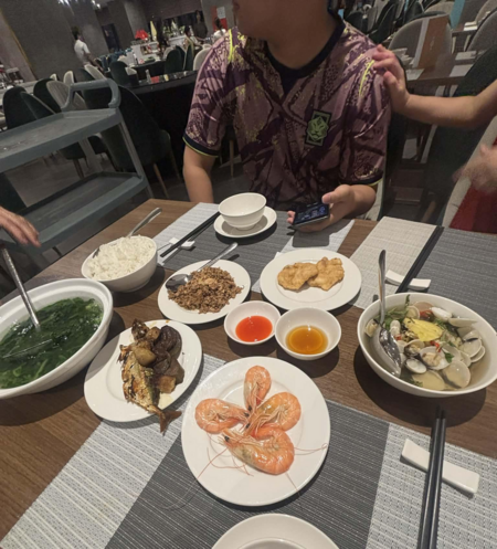 400.000 đồng/ suất ăn ở khách sạn thế này là đắt hay hợp lý