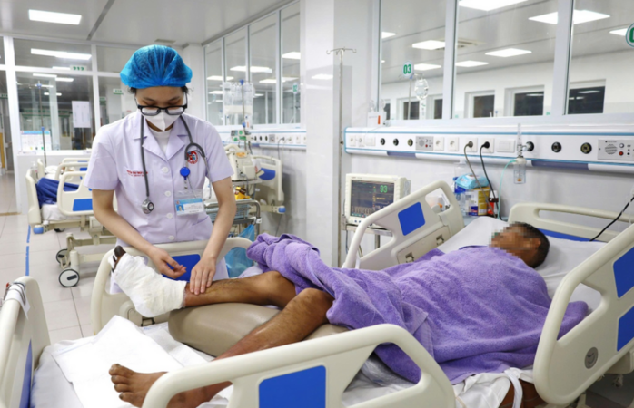 Tự ý bôi cao nóng vào vết xước, người đàn ông bị nhiễm trùng huyết nặng