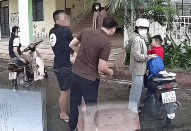 Nguyên nhân phụ huynh tát tài xế giữa trường mầm non ở Bắc Ninh, thách thức 'muốn gọi ai thì gọi'