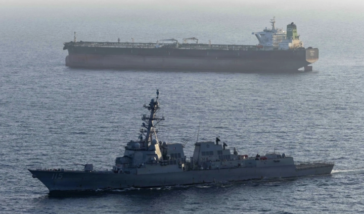 Iran tuyên bố tấn công 3 tàu khu trục Mỹ ở eo biển Hormuz khiến hạm đội phải tháo chạy