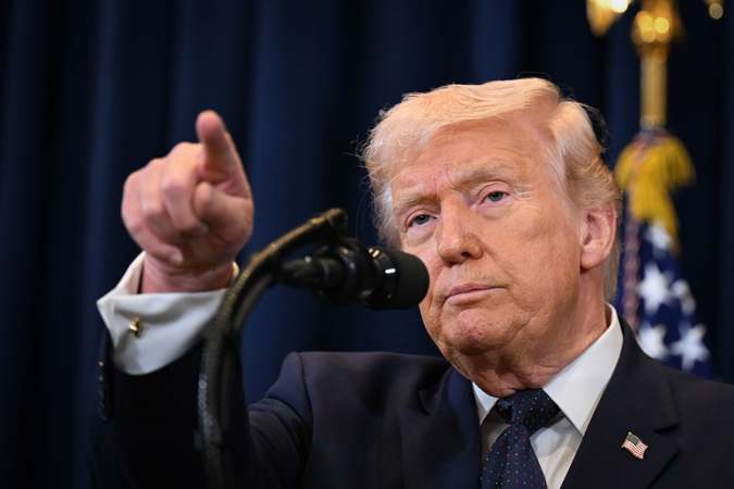 Mỹ và Iran lại đấu hỏa lực ở eo biển Hormuz, ông Trump tuyên bố ngừng bắn vẫn còn hiệu lực