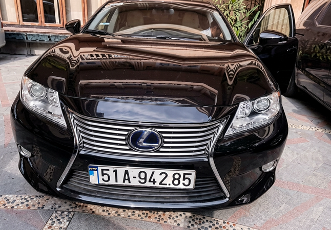 Cận cảnh dàn xe sang Maybach, BMW, Lexus của bà Trương Mỹ Lan sẽ đấu giá trực tuyến ngày 22-5