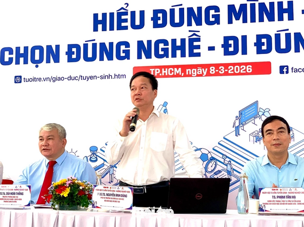 Phụ huynh và các con 2k8 hiểu thế nào cho đúng về trọng số toán, văn trong xét tuyển đại học 2026?