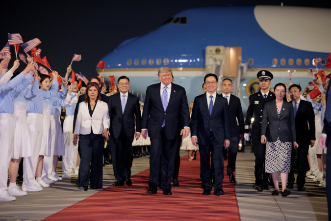 Tổng thống Mỹ Donald Trump đã đến Bắc Kinh