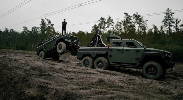 Chậm vài phút là mất cả xe: Ukraine tung phương tiện mới đối phó UAV Nga