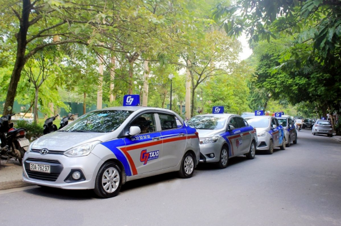 Hà Nội tăng tốc giao thông xanh: Taxi truyền thống đứng trước bước ngoặt sinh tử
