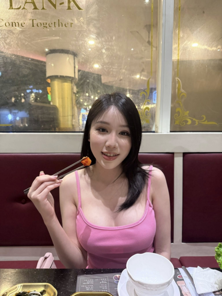 Bị công kích suốt thời gian dài, nữ streamer này khiến cộng đồng mạng vừa thương vừa bất ngờ