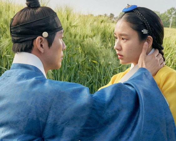 Tử vi tuần mới 1/6 - 7/6: Tuổi Tý hãy cẩn trọng trong công việc, Tuổi Mão rộng đường phát triển