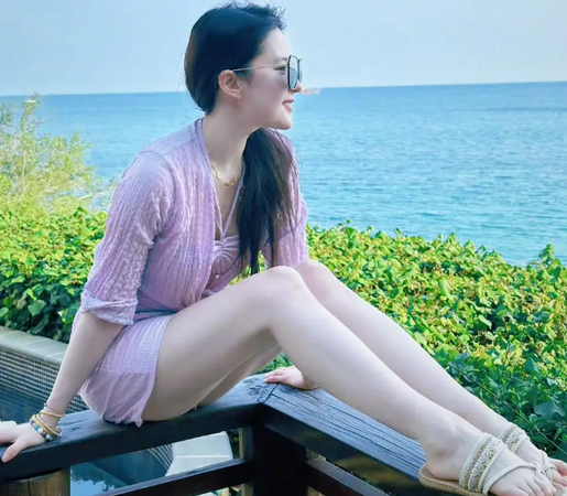 Lưu Diệc Phi chia sẻ bộ ảnh mùa hè tươi mát, tự tin thể hiện nhiều phong cách khác nhau ở tuổi 38