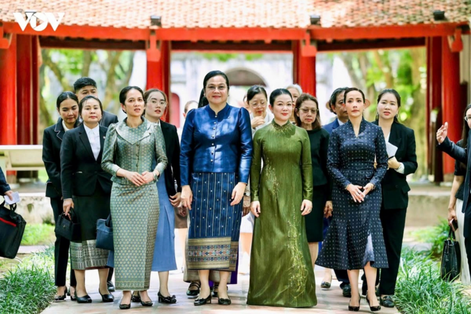 Phu nhân Đào Thị Bích Thủy lần đầu xuất hiện trước công chúng