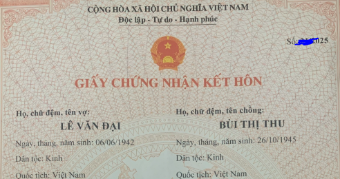 Bi hài đính chính giấy đăng ký kết hôn của hai cụ trên 80 tuổi!