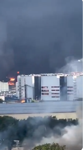 Moscow bị tấn công bằng máy bay không người lái, nhà máy lọc dầu Moscow khói đen sì (video)