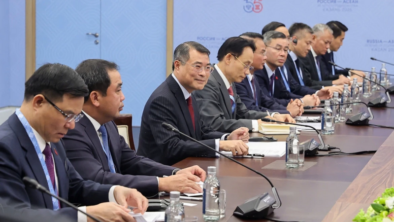 Thủ tướng tham dự phiên ăn trưa làm việc do Tổng thống Nga Putin chủ trì