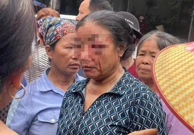 Nguyên nhân người bán rau bị xịt nước đến chảy máu mặt ở Phú Thọ