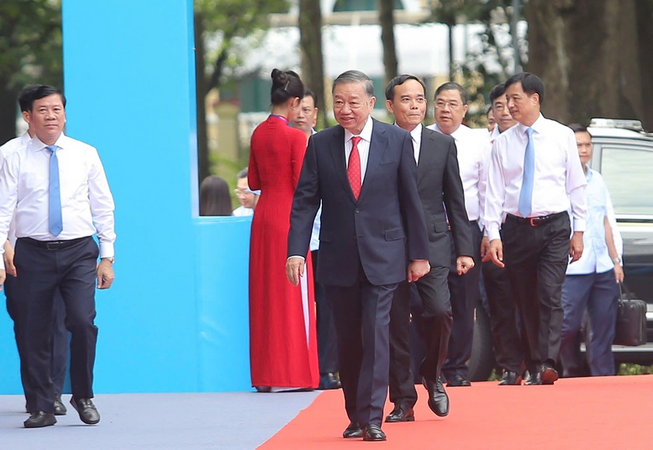 Sáng 2/7, kỷ niệm trọng thể 50 năm Ngày Thành phố Sài Gòn-Gia Định mang tên Chủ tịch Hồ Chí Minh
