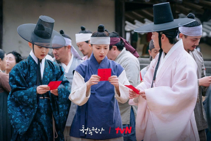 Tử vi tuần mới 6/7 - 12/7: Tuổi Thìn vận may gõ cửa, Tuổi Ngọ giữ vững phong độ chờ bứt phá