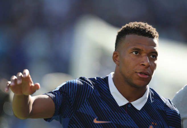 Vì sao cả thế giới gọi Mbappe là "nhà độc  tài" dù anh là đội trưởng mẫu mực?