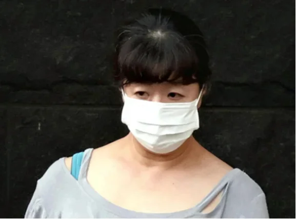 Táng tận lương tâm! Một nữ y tá người Nhật bị tình nghi đã trộn phân vào dịch truyền tĩnh mạch bệnh nhân!