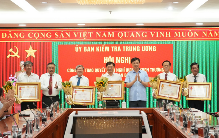 Ba Phó chủ nhiệm Ủy ban Kiểm tra Trung ương nghỉ hưu