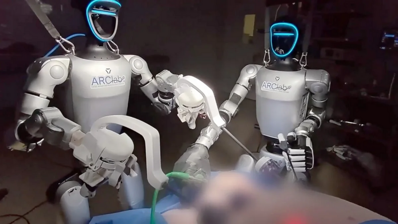 Robot hình người lần đầu tiên tự tay mổ nội soi thành công: Bước ngoặt có thể thay đổi ngành phẫu thuật