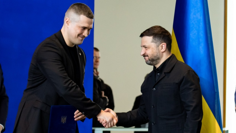 Vì sao Zelensky sa thải bộ trưởng quốc phòng đang lúc nước sôi lửa bỏng?