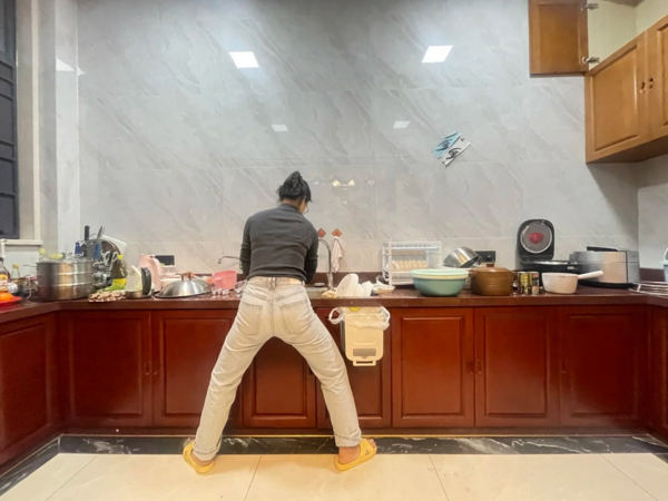 Bà nội trợ này làm sao vậy? Khi nói nguyên nhân nhiều chị thốt lên" cùng cảnh ngộ