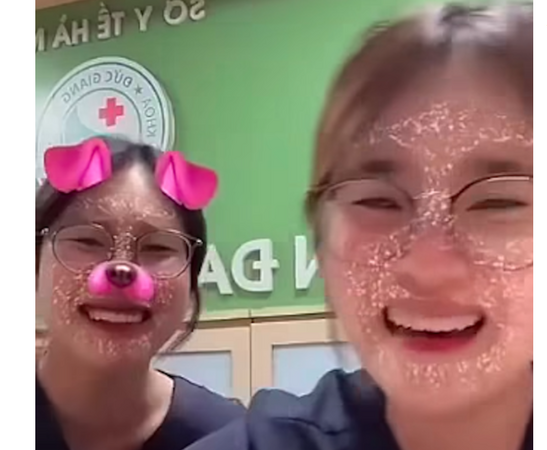 Vụ 2 nữ sinh thực tập dọa "tiêm thuốc độc" khi livestream: Bệnh viện và nhà trường đồng loạt xử lý