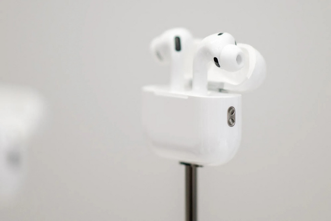 Đừng vội vứt AirPods khi pin yếu